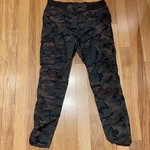 Old navy/camouflage pants/brand new/